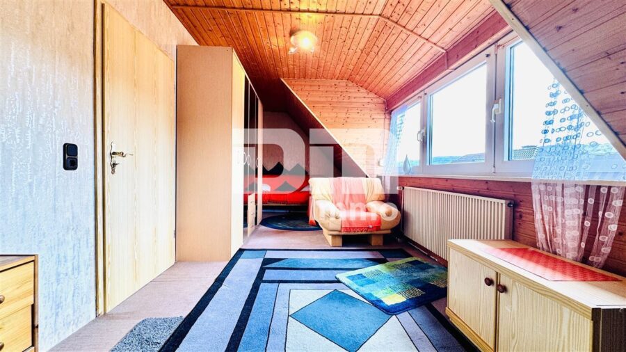 Modernisiertes Zweifamilienhaus mit Maisonettebereich in Panorama Traumlage + Garage / Terrasse - DG Wohn / Esszimmer